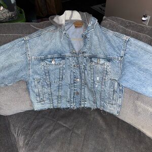 American Eagle Cropped Denim Jacket with Gray Hood Size small A00320